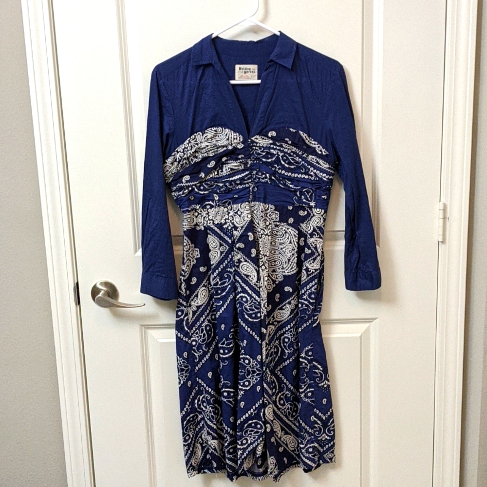 Cute bandana style dress. Zips on the side. Size 6.